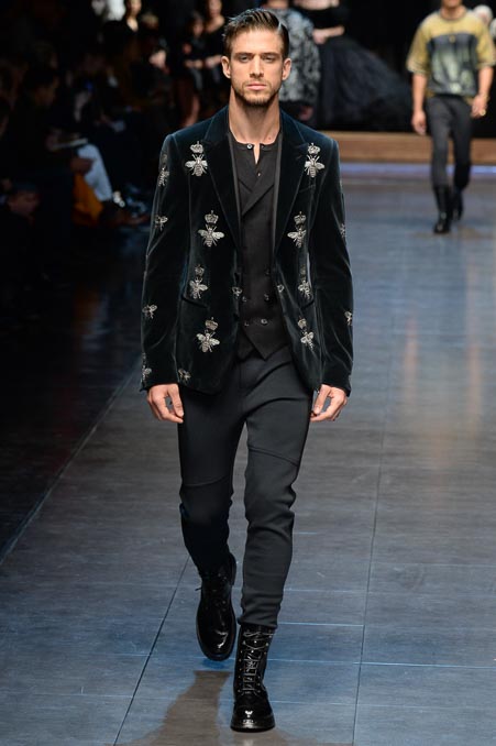 Модель 30 из мужской коллекции Dolce & Gabbana осень-зима 2015-2016